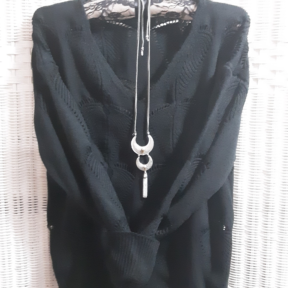 NWT BLACK OPEN KNIT V NECK SWEATER